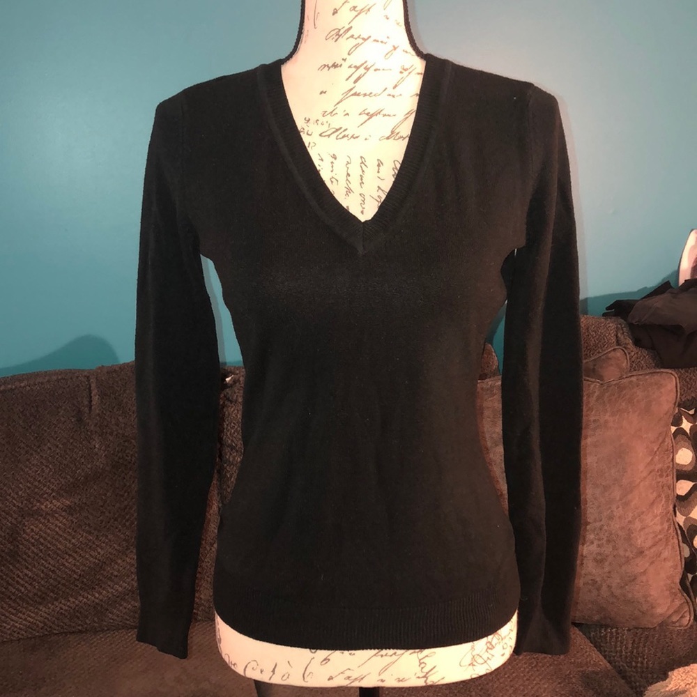🔹4 for $30 NY&CO V-neck Sweater, Small